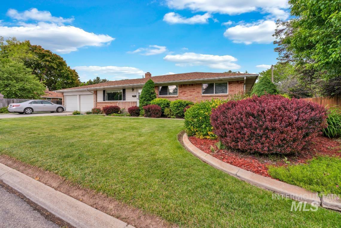 Property Photo: 2917 N Esquire Dr ID 83704-7346