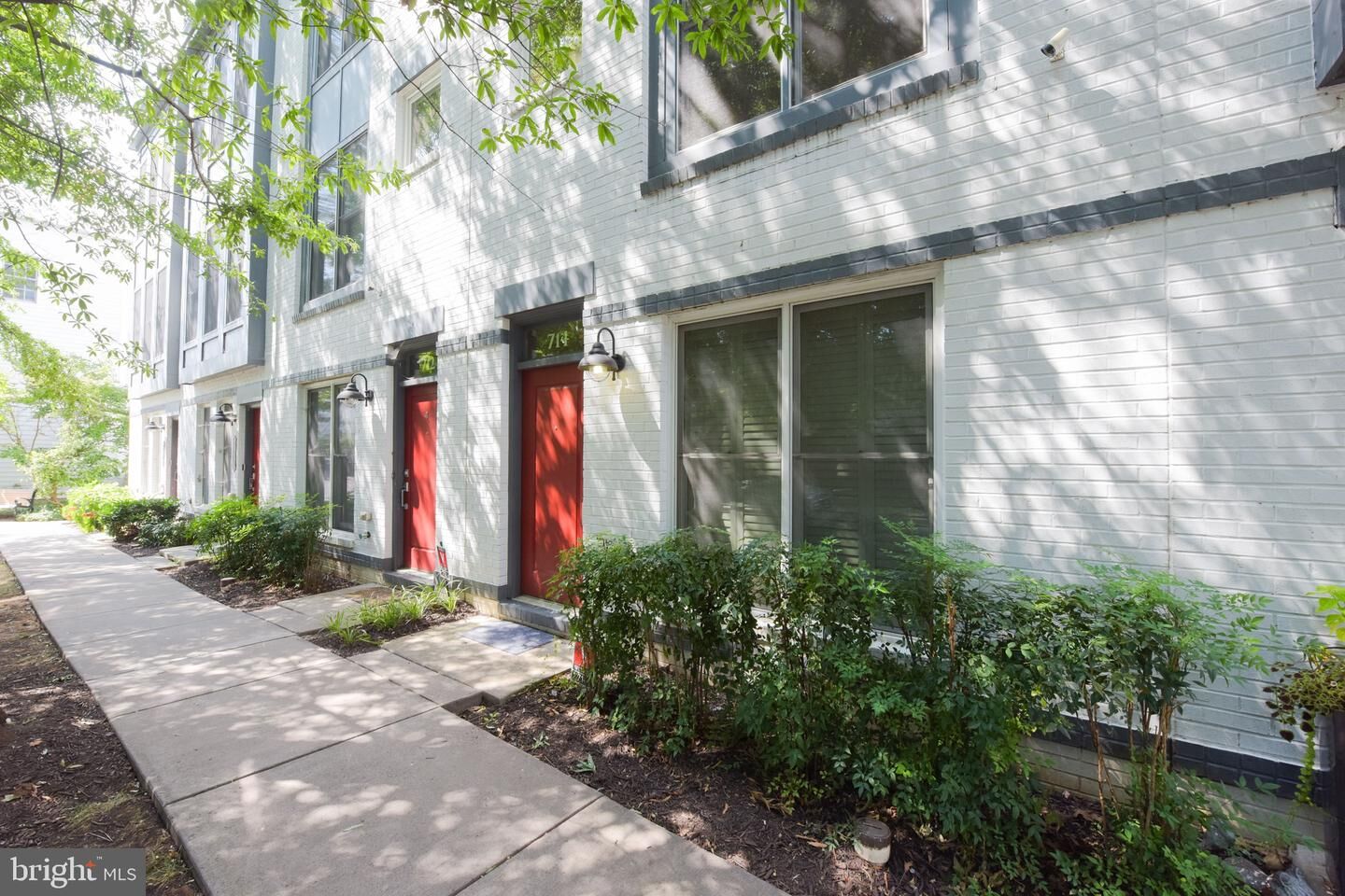 Property Photo:  714 Snowden Hallowell Way  VA 22314 