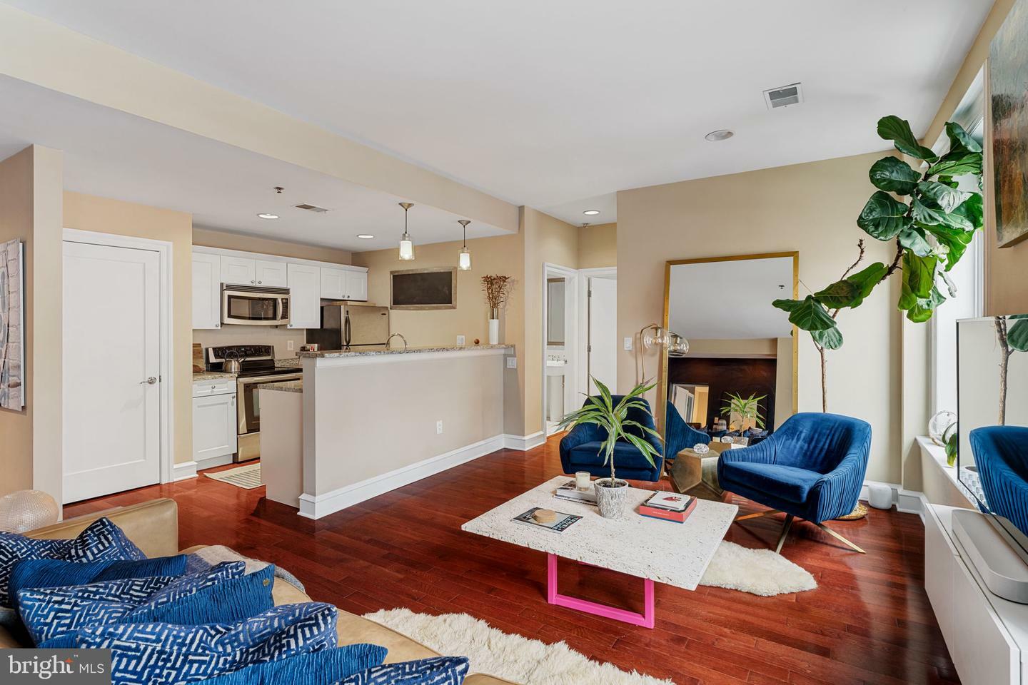 Property Photo:  1811 Chestnut Street 405  PA 19103 