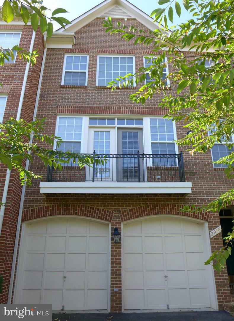 Property Photo: 2978 Thompson Park Lane VA 22031