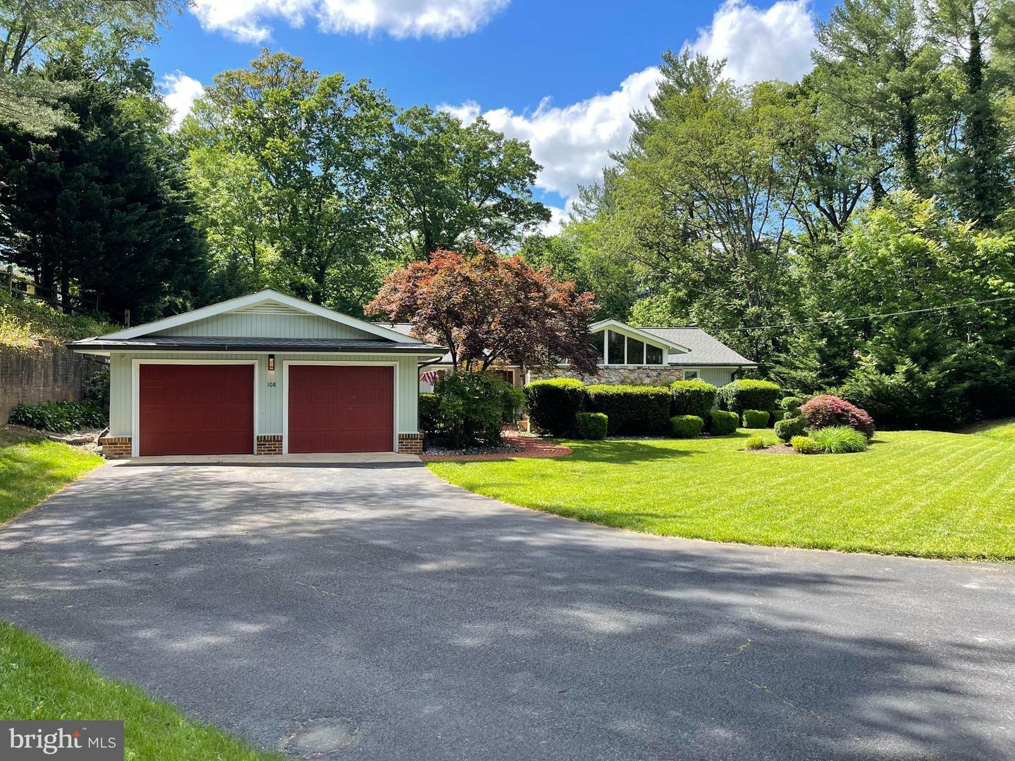 Property Photo: 108 Oak Ridge Lane VA 22602