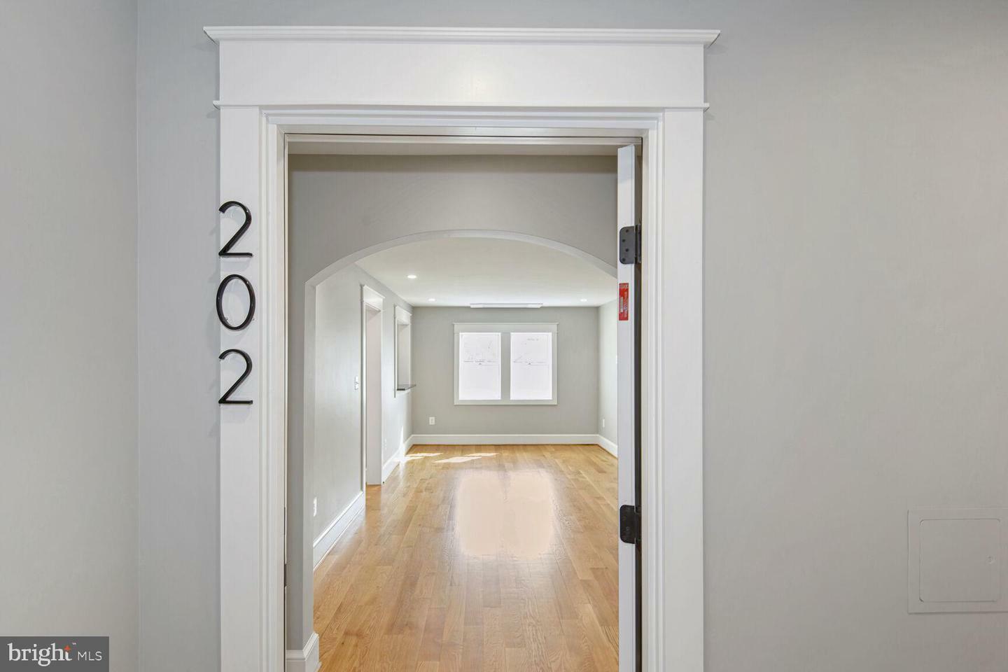 Property Photo: 11 S Madison Street 202 VA 20117