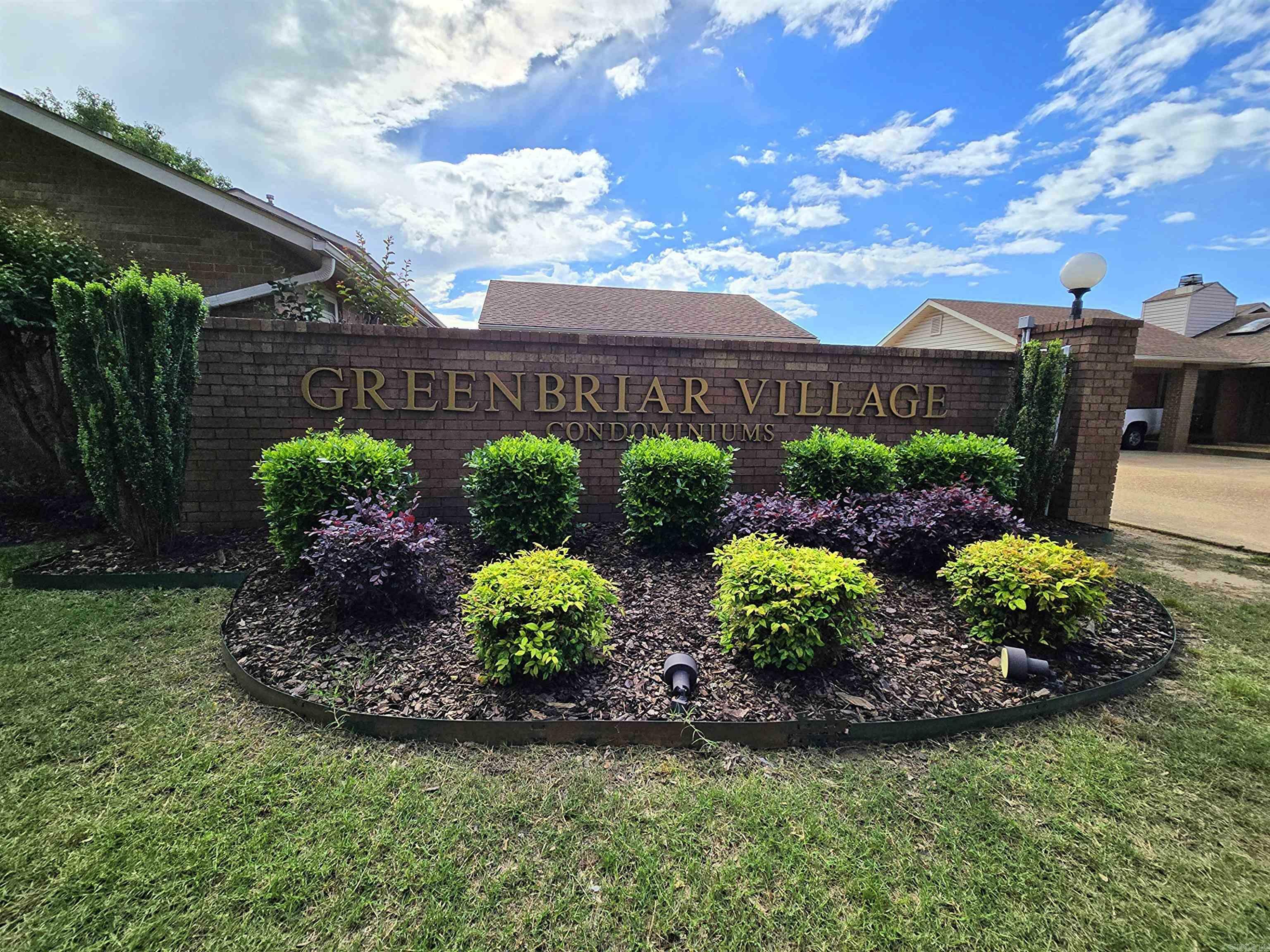 Property Photo: 2715 Greenbriar Dr Apt B AR 72401