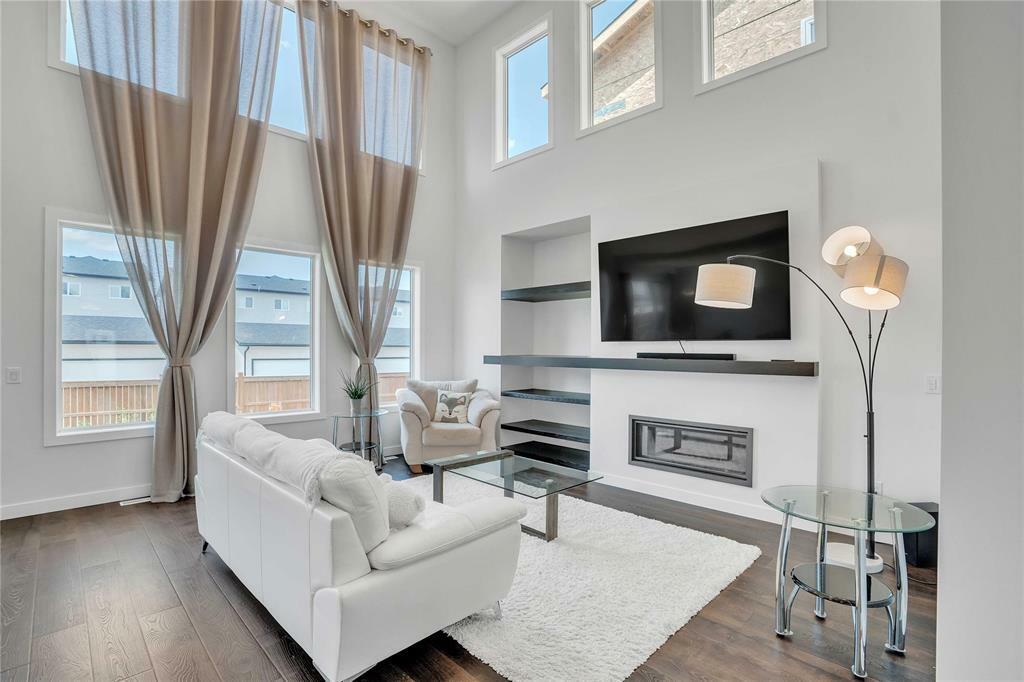 Property Photo: 68 Cassowary Lane MB R3R 3Z9