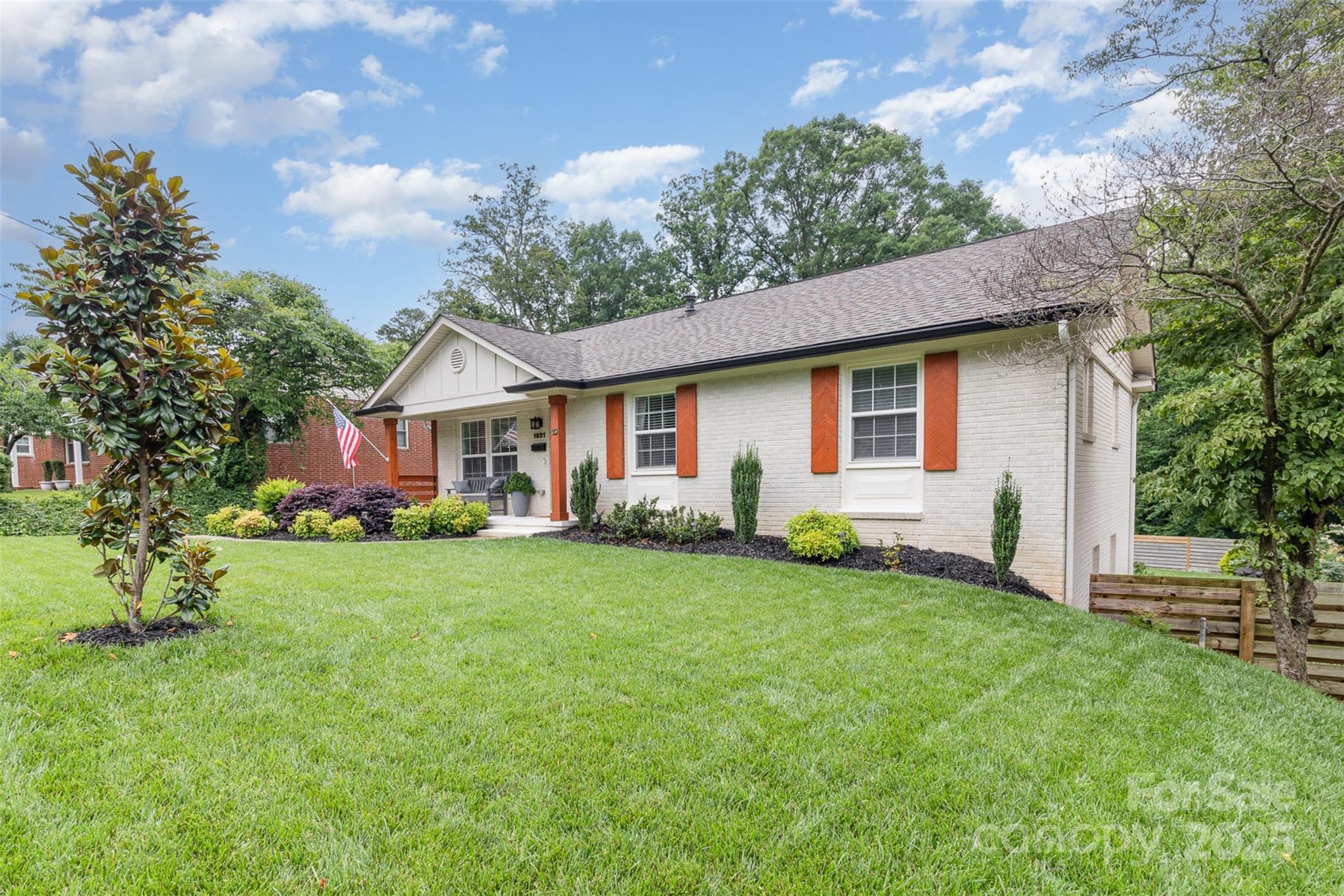 Property Photo: 1621 Brookdale Avenue NC 28210