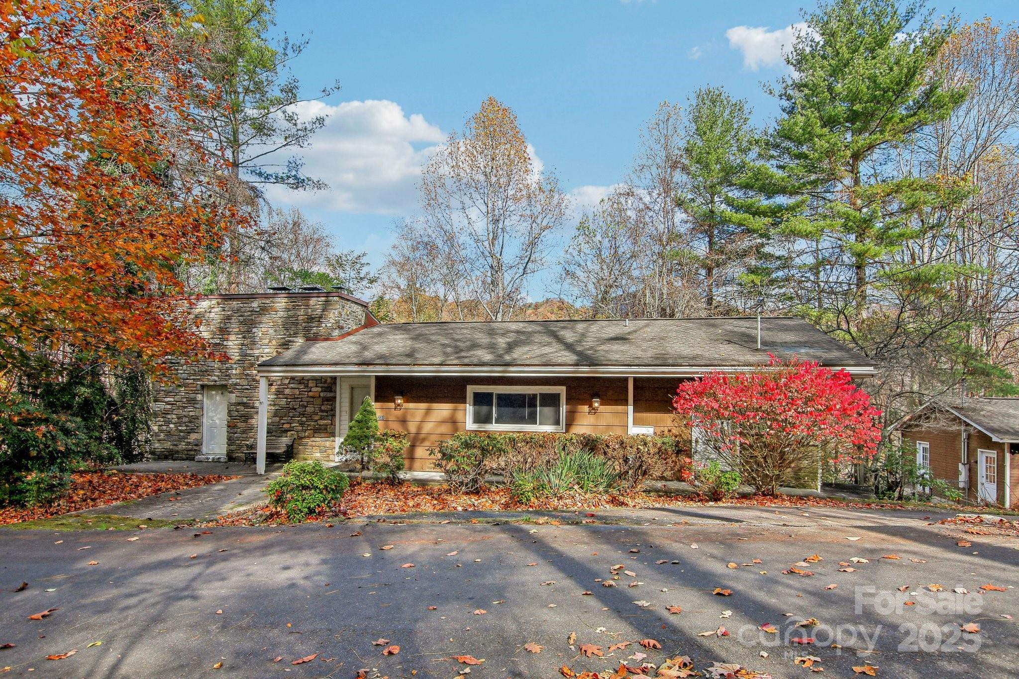 Property Photo: 231 Highlands Loop NC 28751