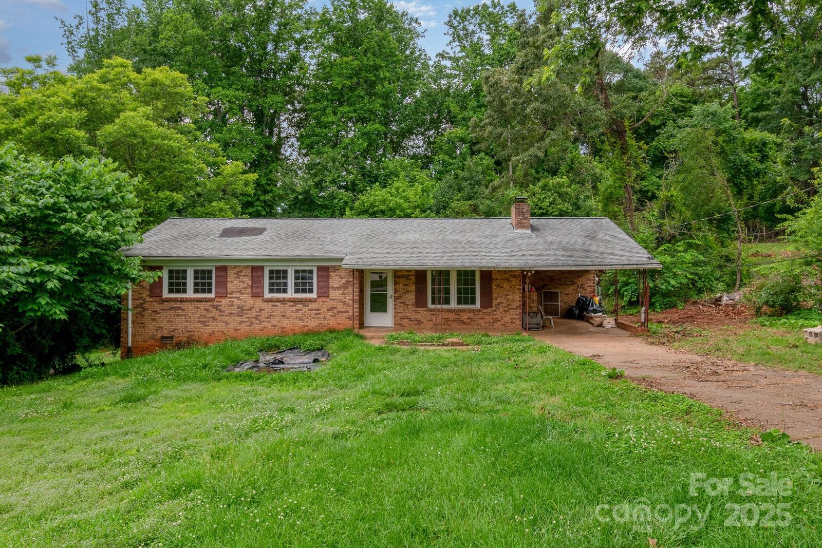 Property Photo:  302 Kimberlee Drive  NC 28152 