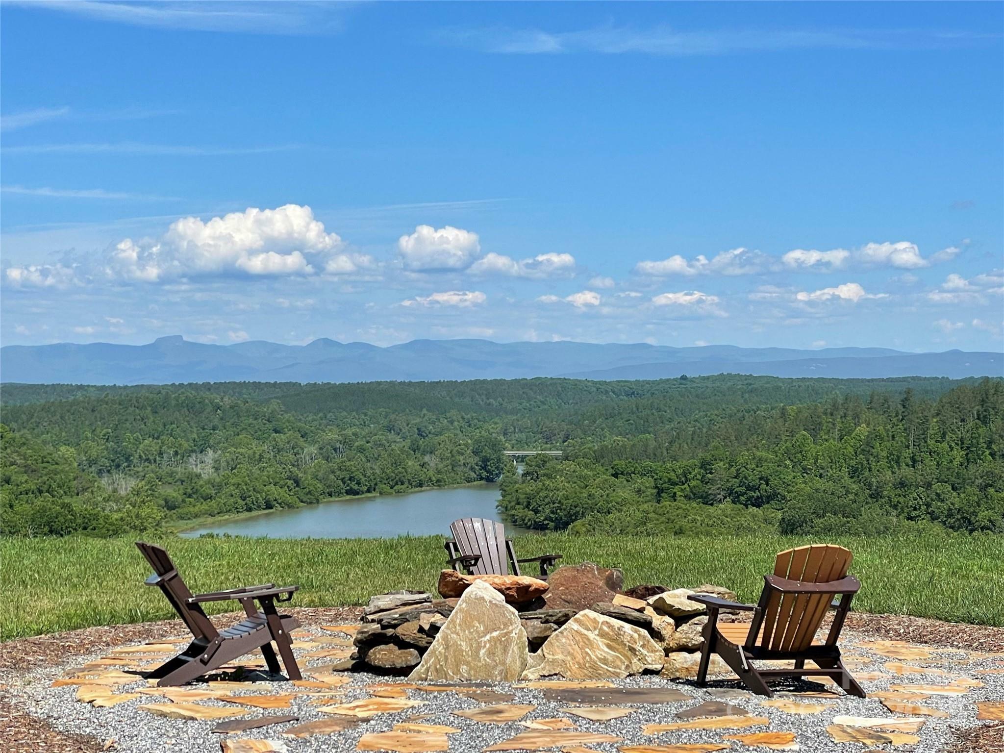 Property Photo:  175 Edgewater Point NW  NC 28655 