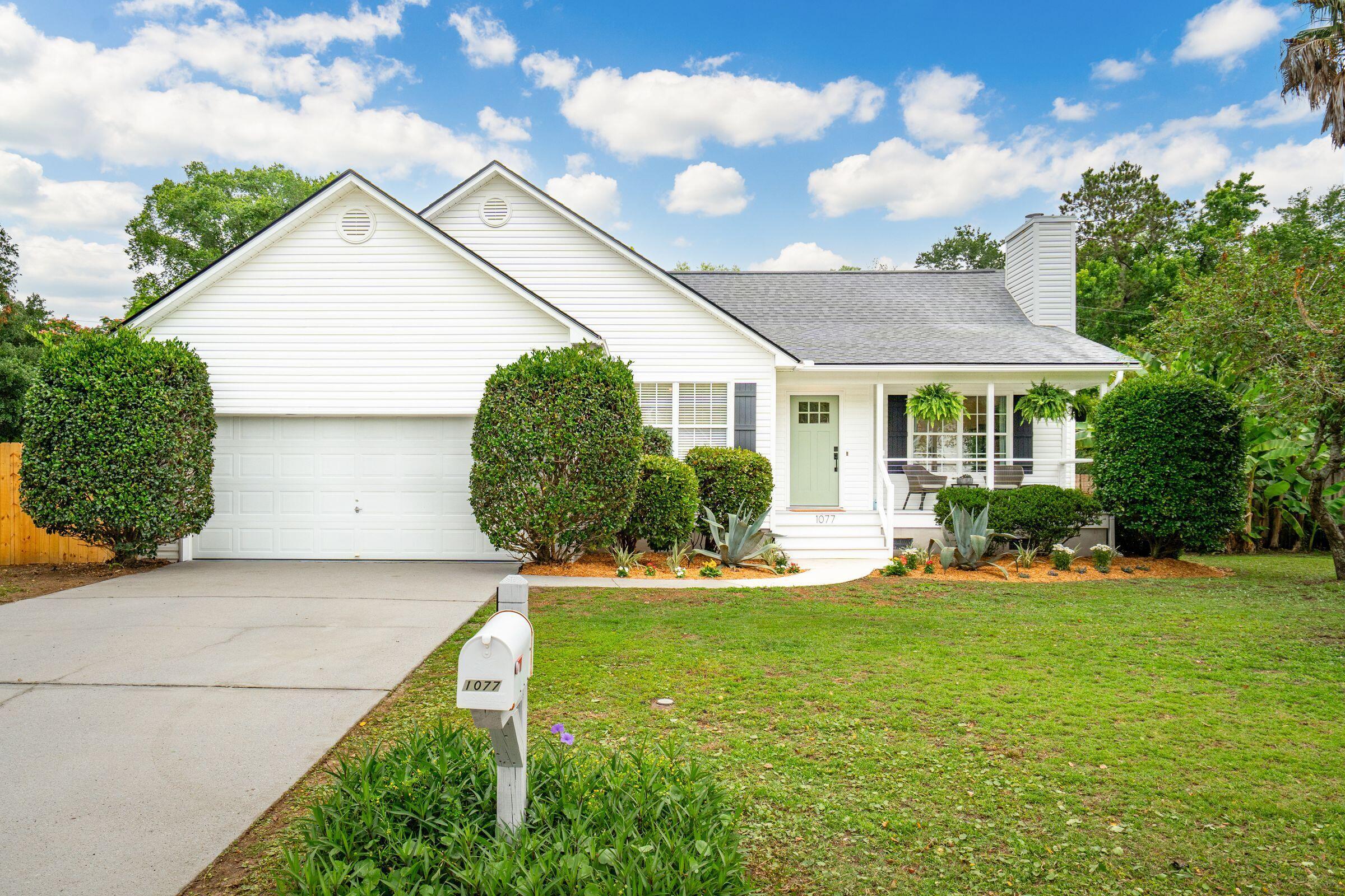 Property Photo: 1077 Farmington Road SC 29412