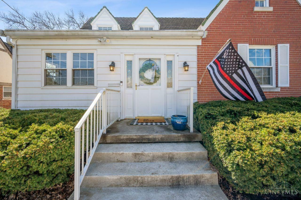Property Photo: 5573 Surrey Avenue OH 45248