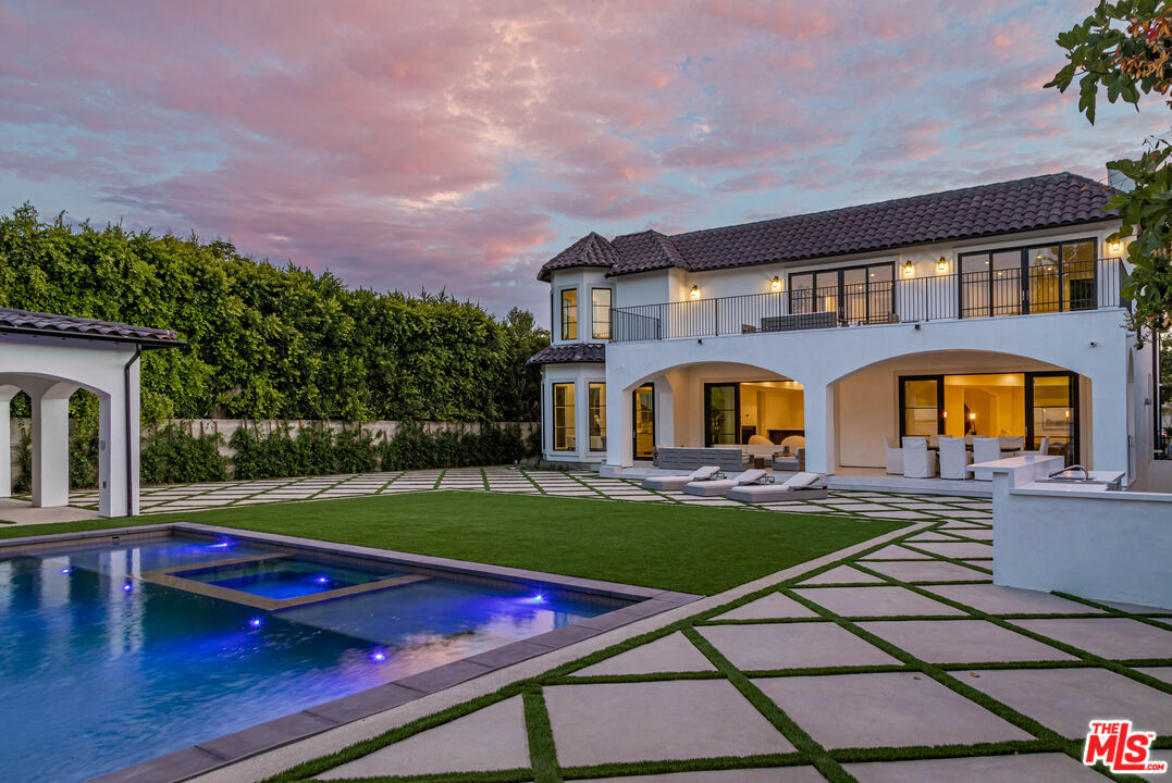 Property Photo: 722 N Camden Dr CA 90210