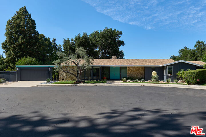 16045 Royal Mount Dr  Encino CA 91436 photo