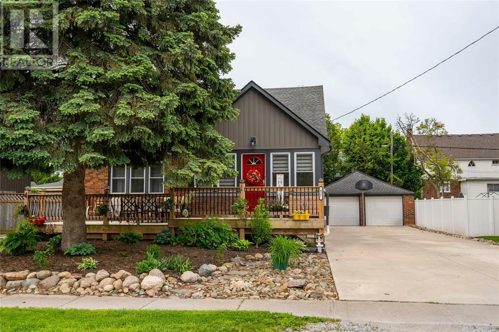 Property Photo:  427 Lafontaine Street  ON N8A 4J3 