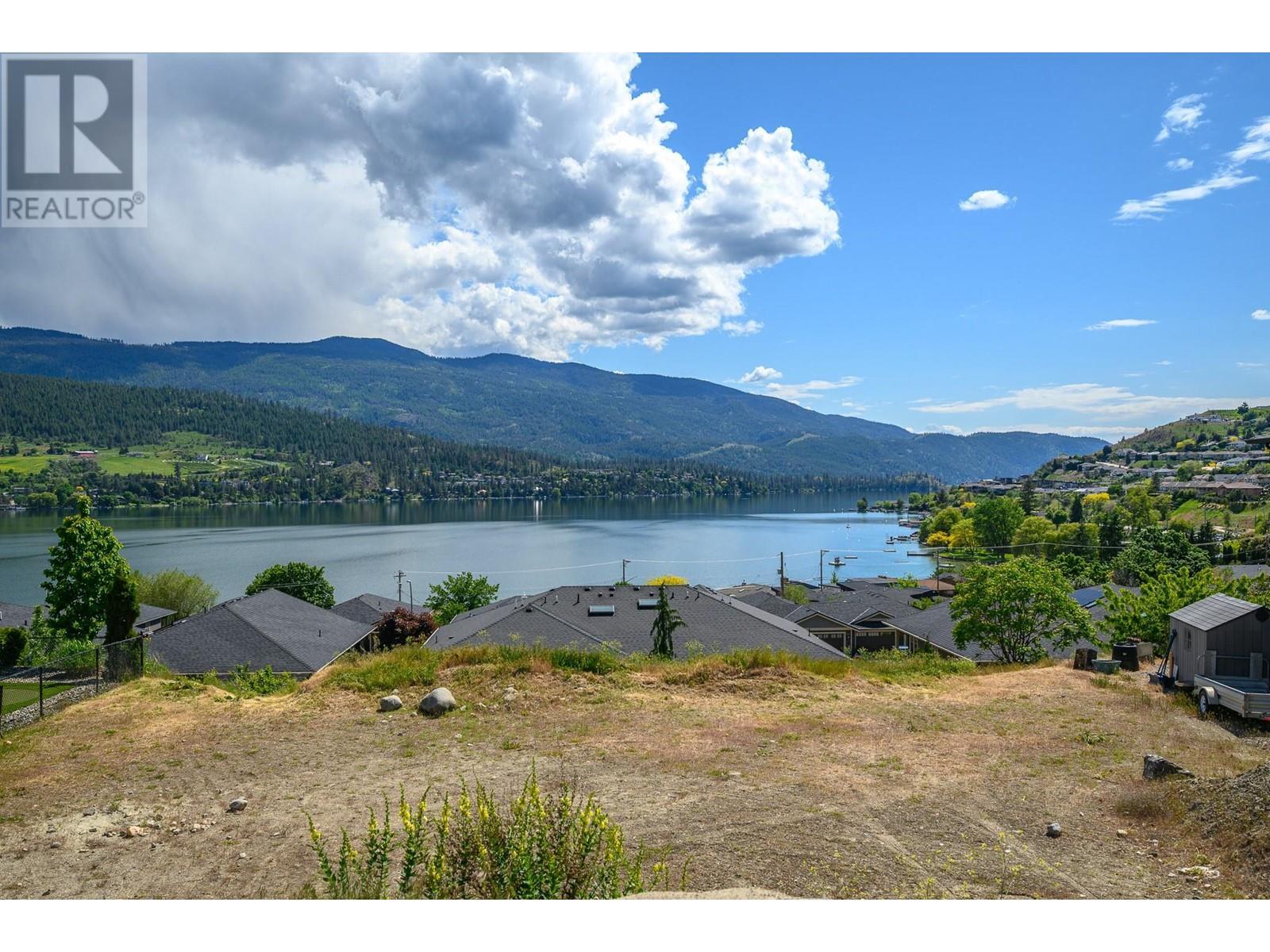Photo de la propriété:  7230 Edgewater Place  BC V1B 4C5 