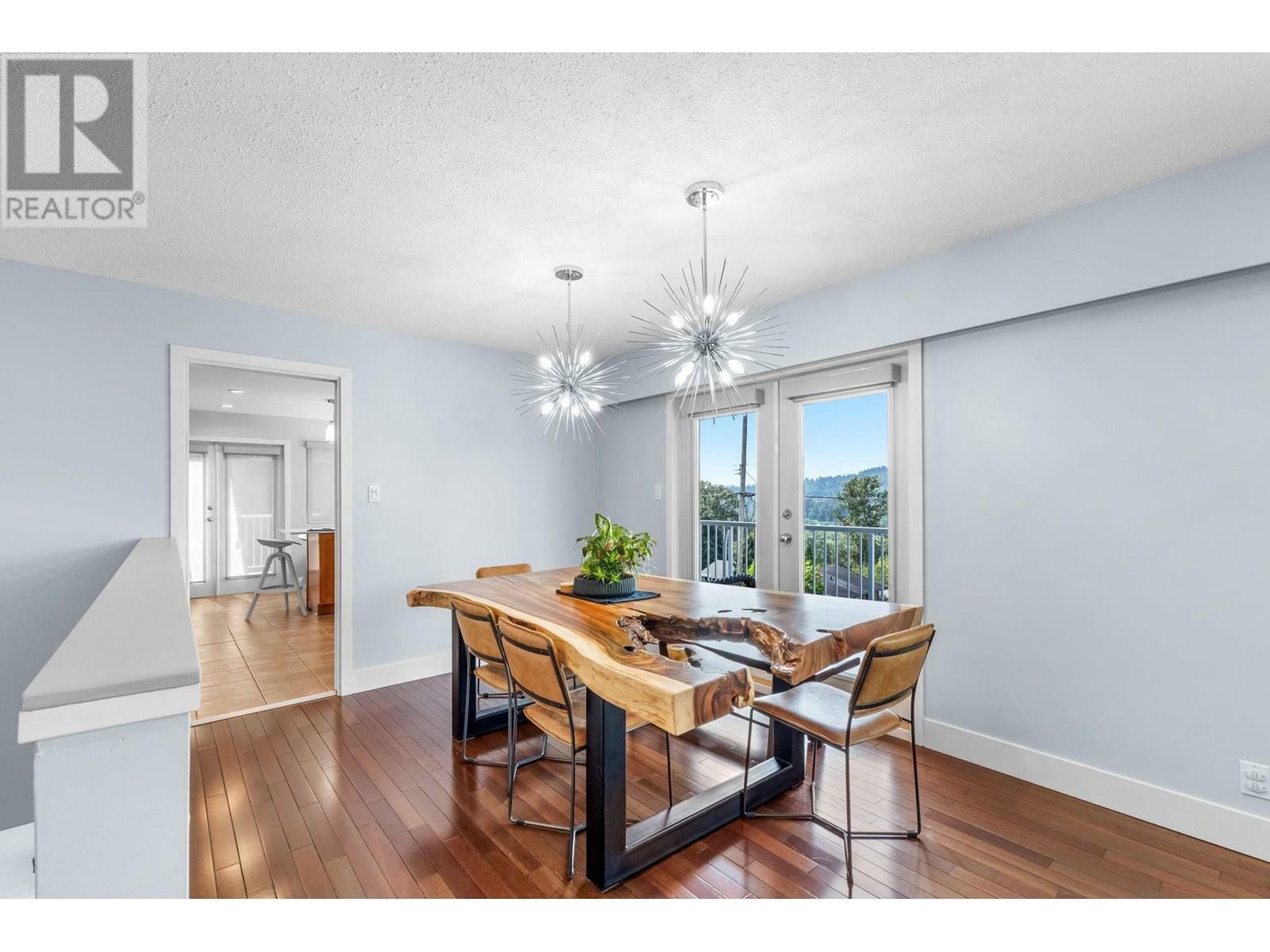 Photo de la propriété: 1480 Elinor Crescent BC V3C 2Y5