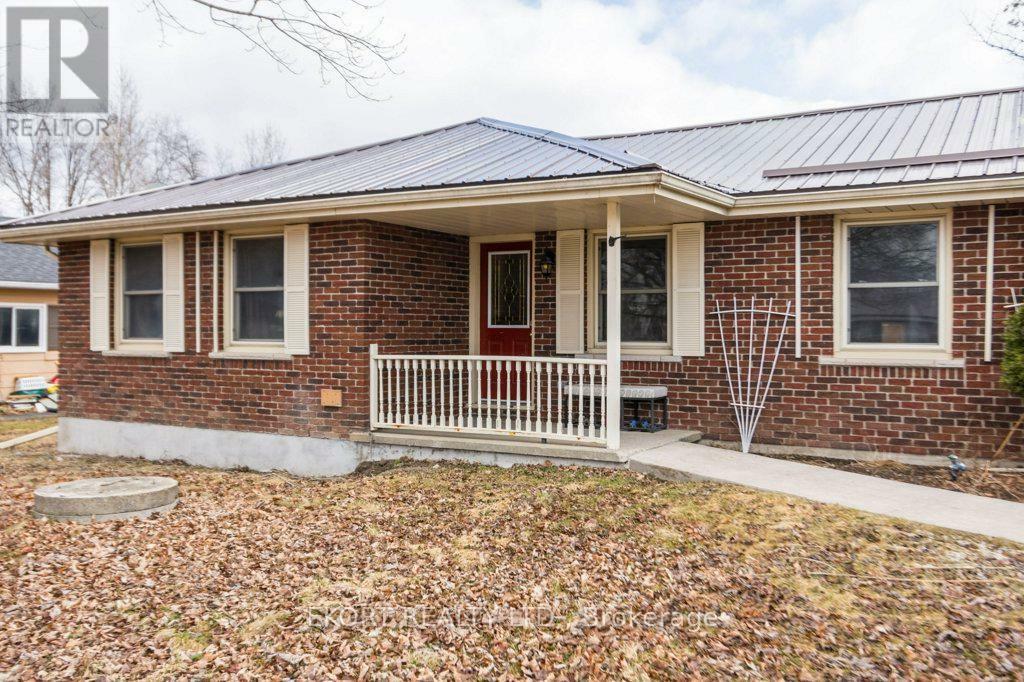 Property Photo: 618 Ashley Street ON K0K 2B0
