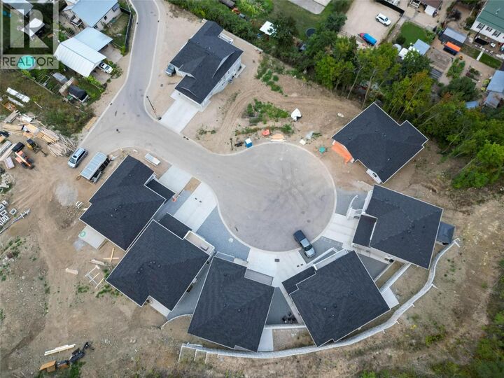 Property Photo: 806 Cliff Avenue 104 BC V0E 1V1