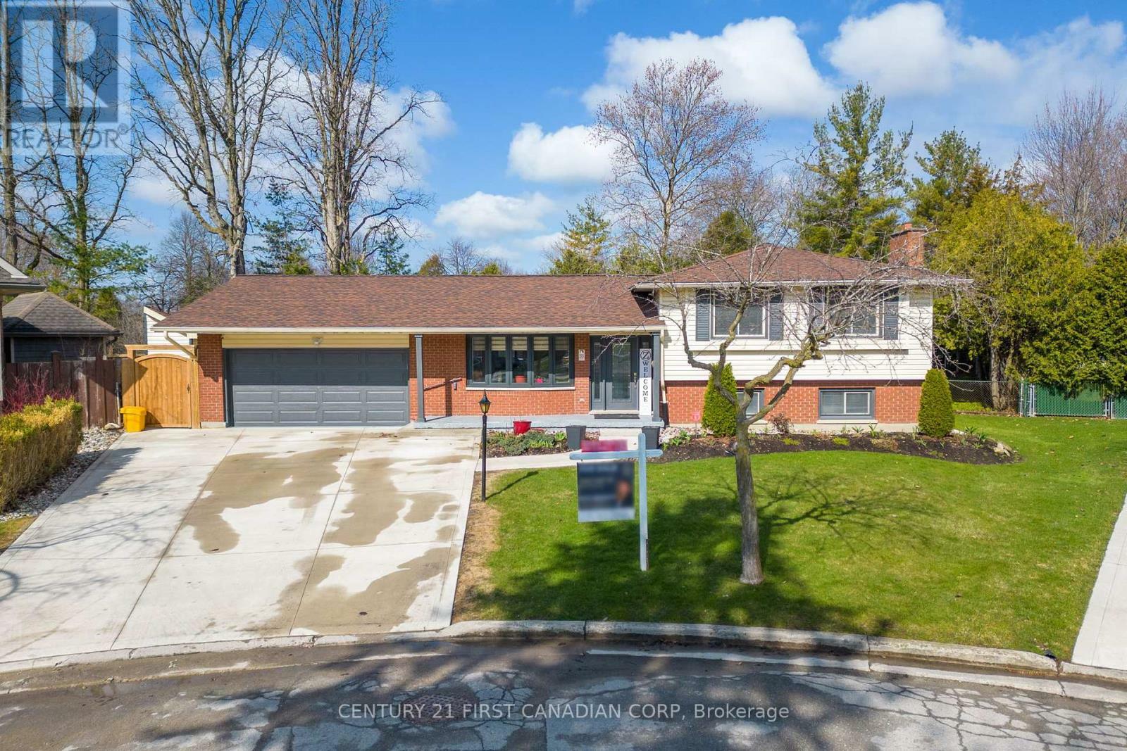 Property Photo: 55 St Lawrence Place ON N6J 2G4