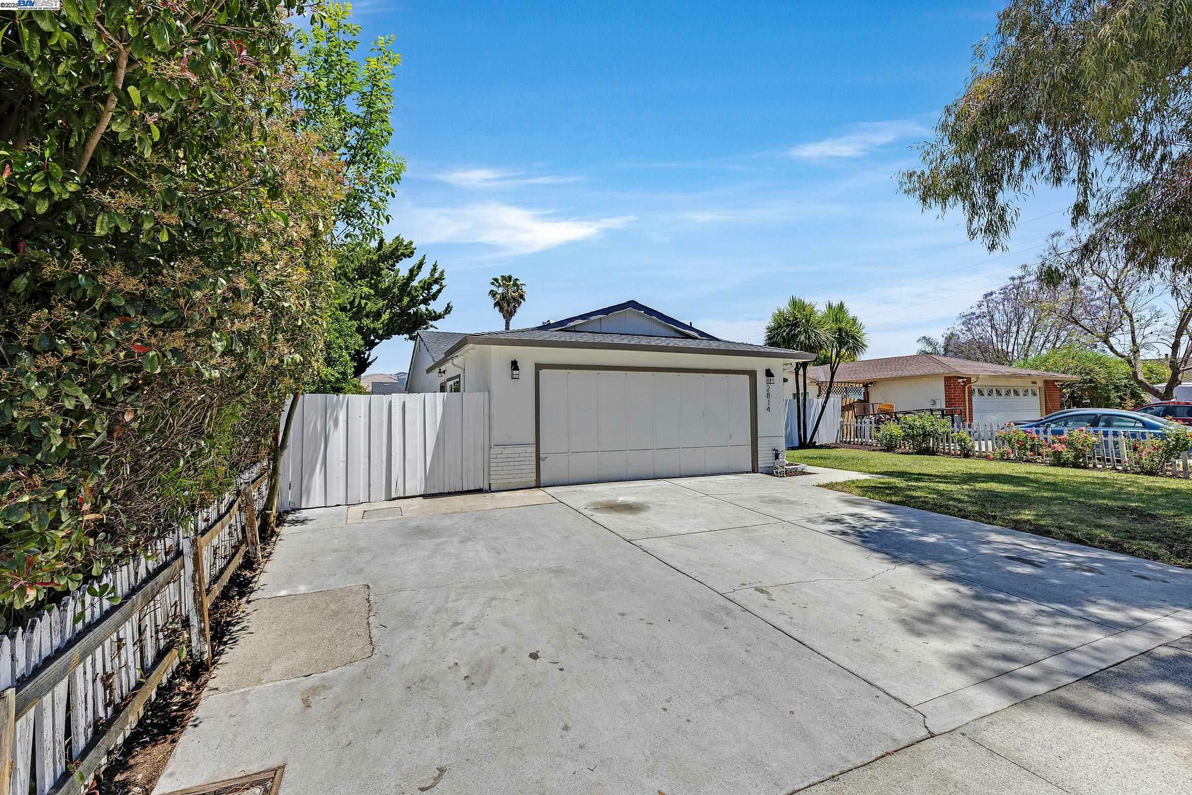 Property Photo: 2814 Bunker Ct CA 95121