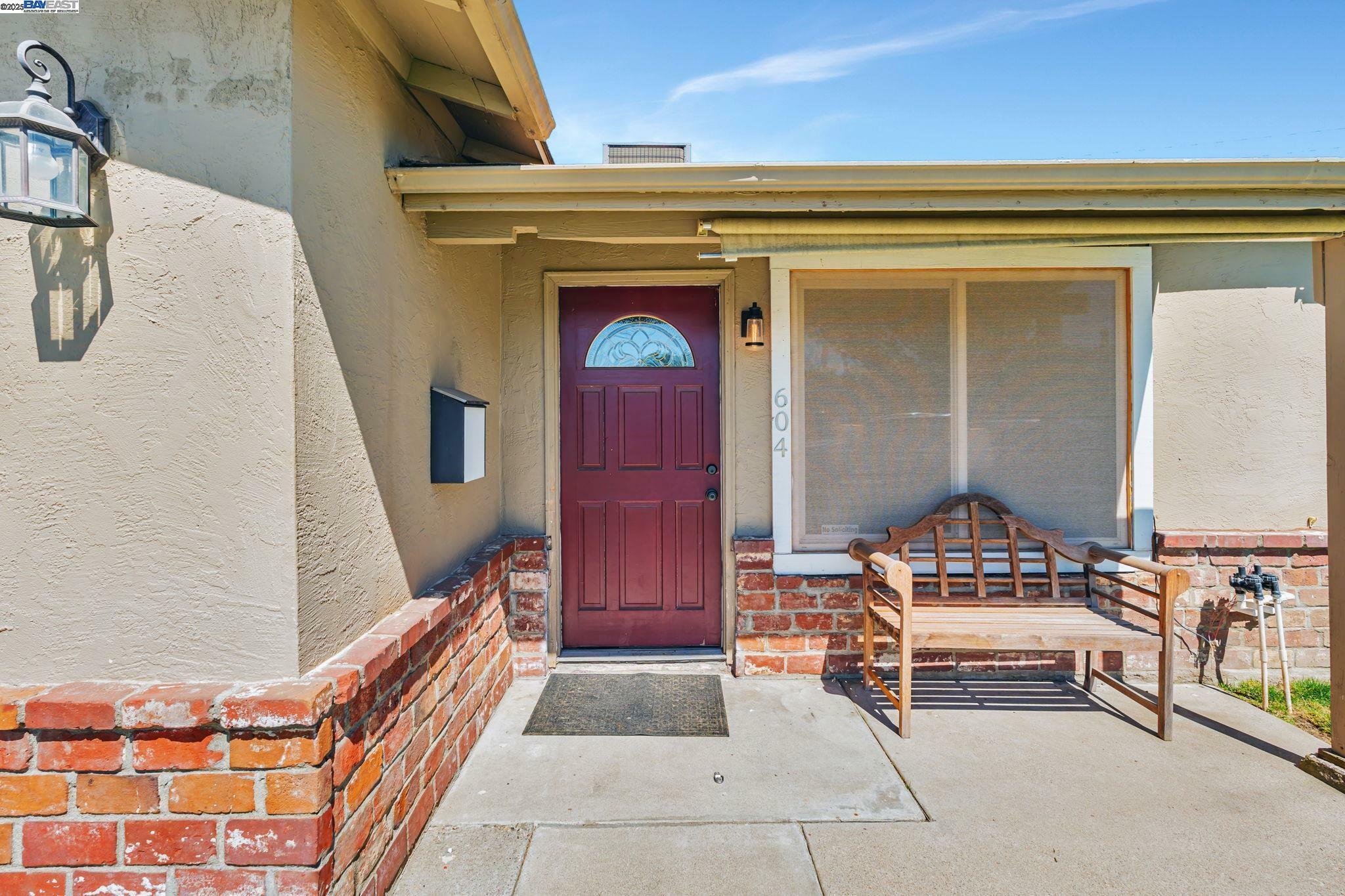 Property Photo: 604 Helen Ct CA 95336
