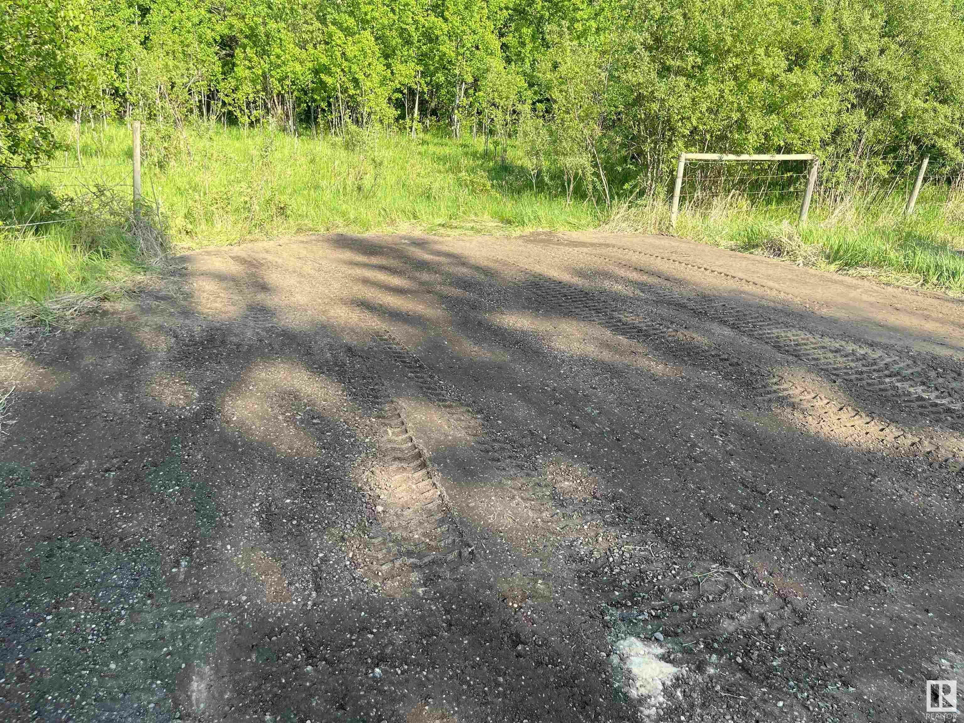 Property Photo:  50425 Rge Rd 225  AB T0B 3M1 