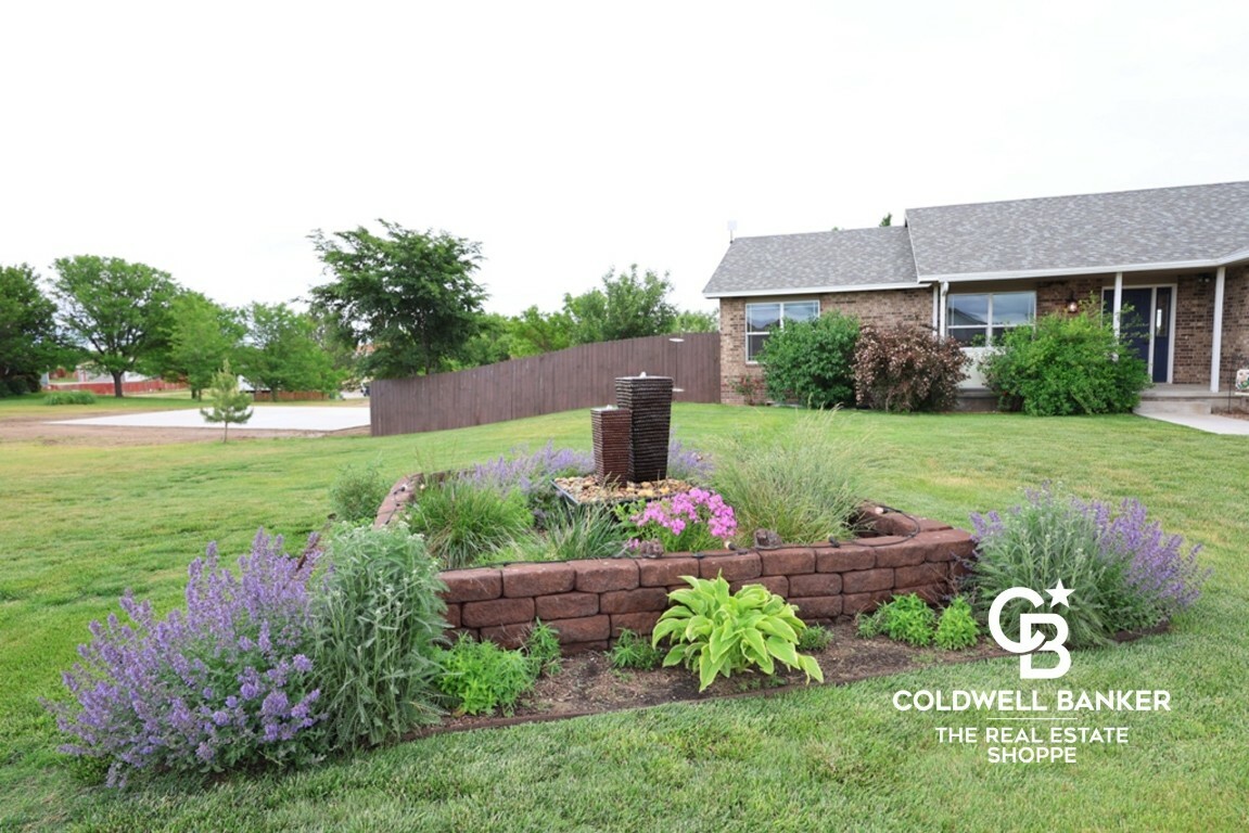 Property Photo: 5600 E Allen Drive KS 67846