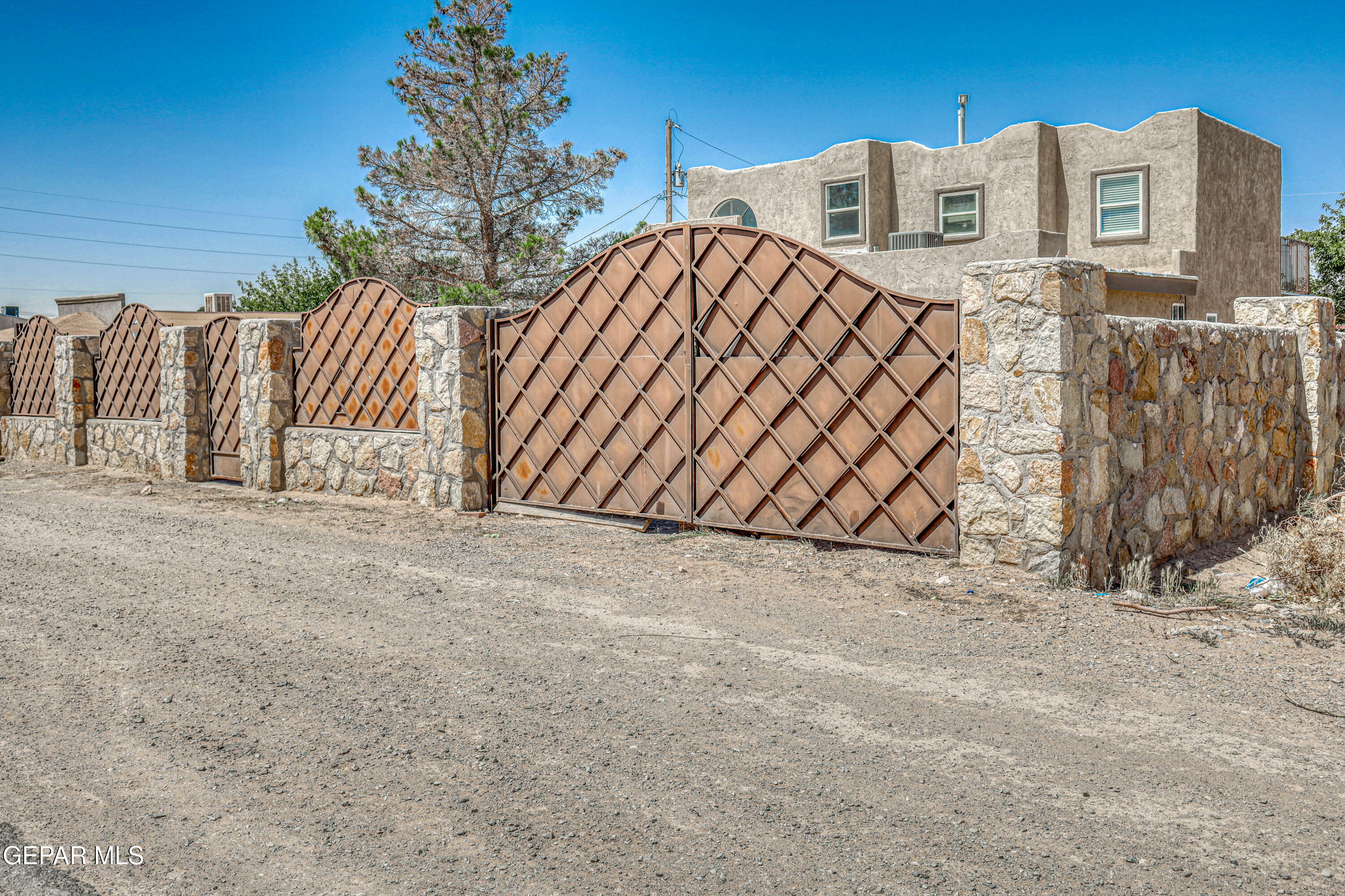 Property Photo: 3963 Vander Veer Drive TX 79938