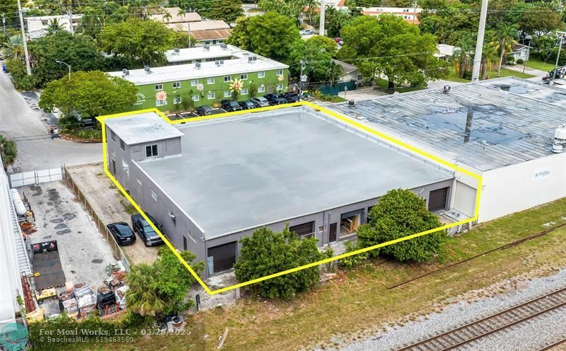 Property Photo:  1620 NE 12th Ter 1620-1630  FL 33305 