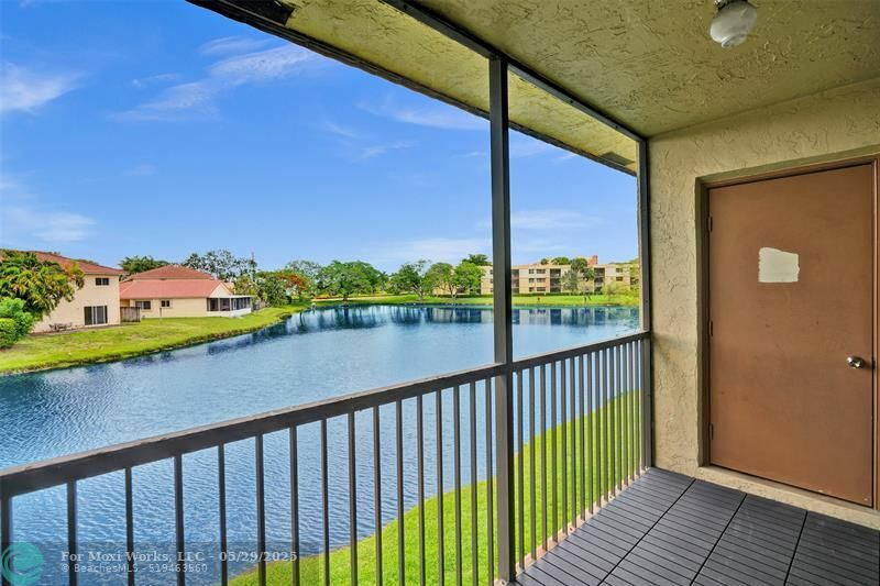Property Photo: 374 Lakeview Dr 203 FL 33326