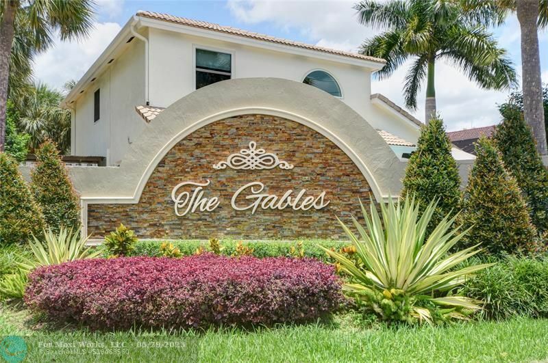 Property Photo: 98 Gables Blvd FL 33326