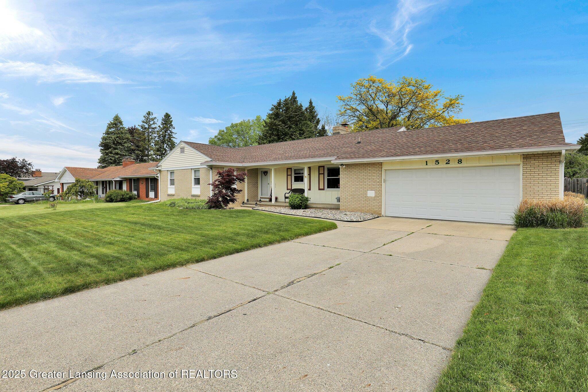 Property Photo: 1528 Briarwood Drive MI 48917