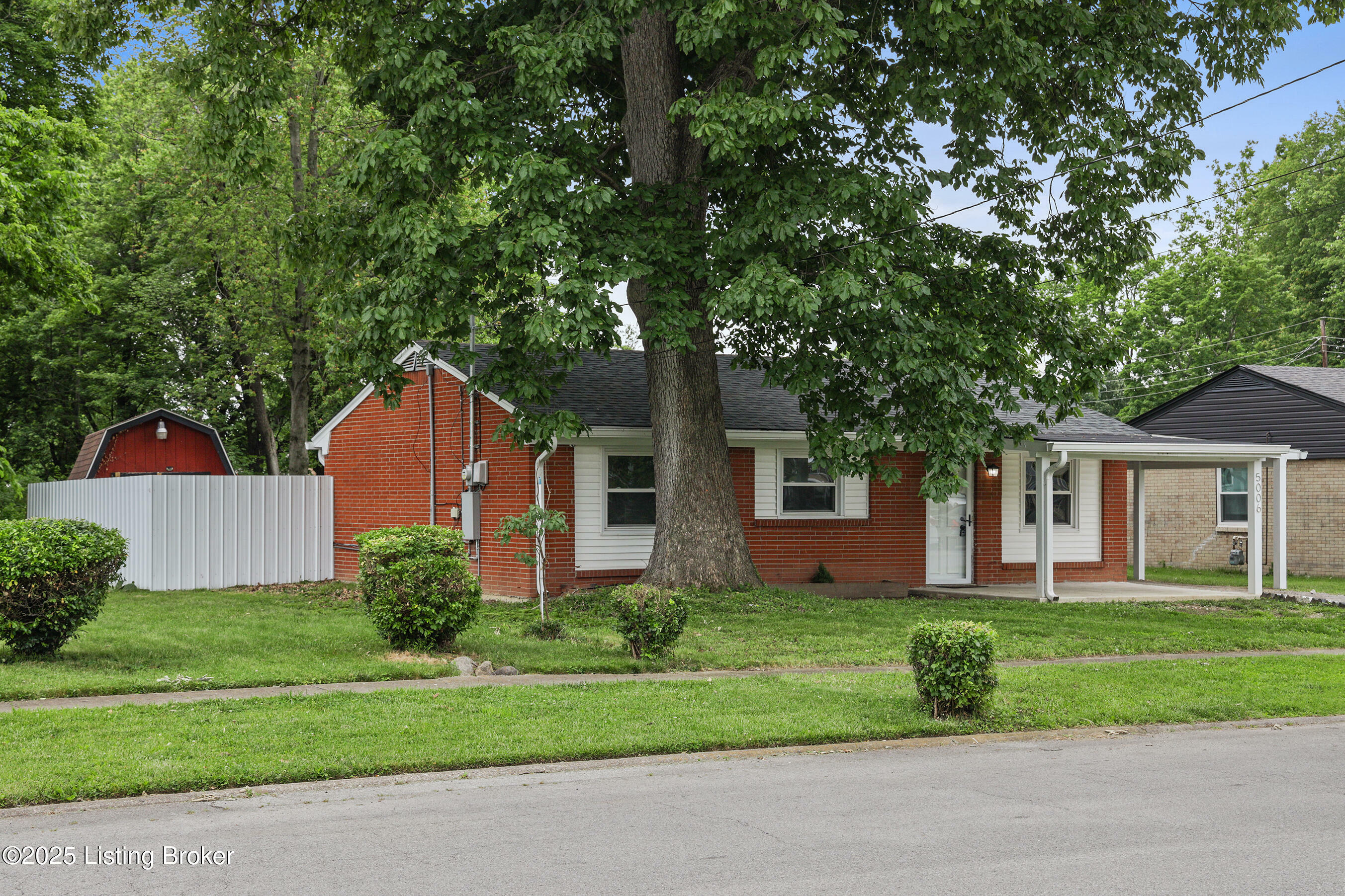 Property Photo: 5006 Rosette Blvd KY 40218