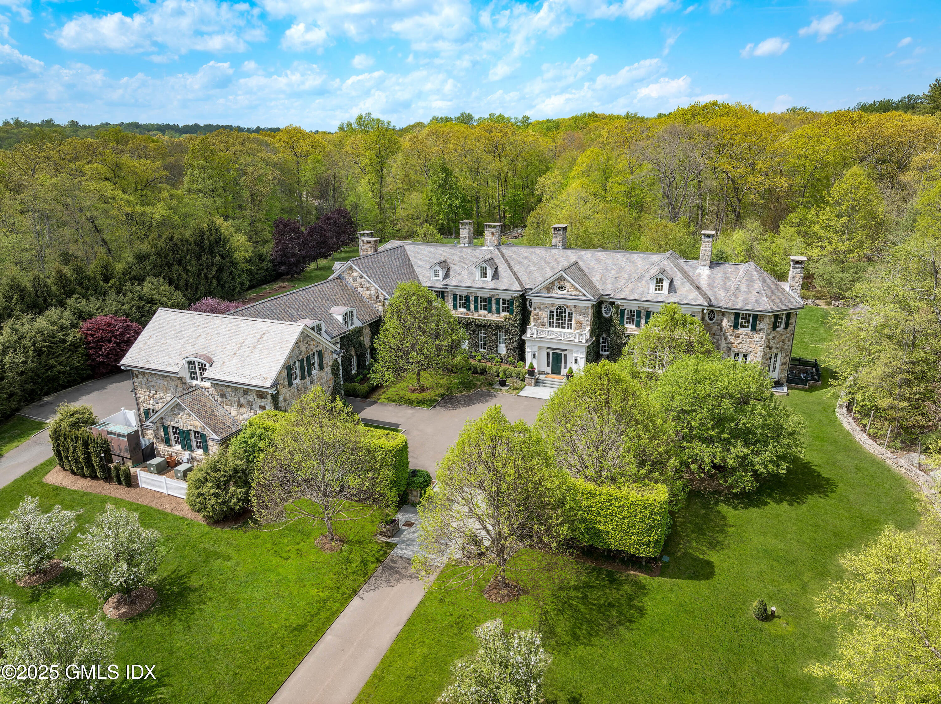 Property Photo: 11 Langhorne Lane CT 06831