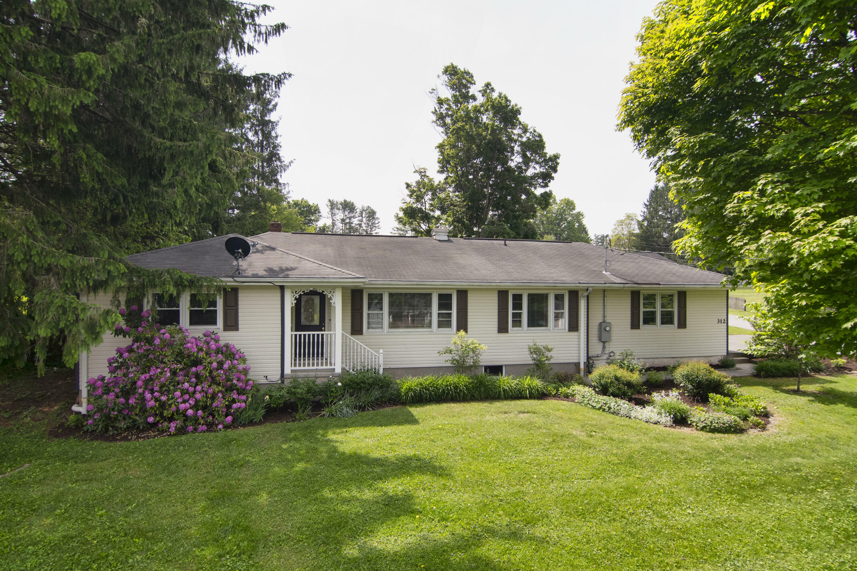 Property Photo: 312 Holt Ln WV 24901