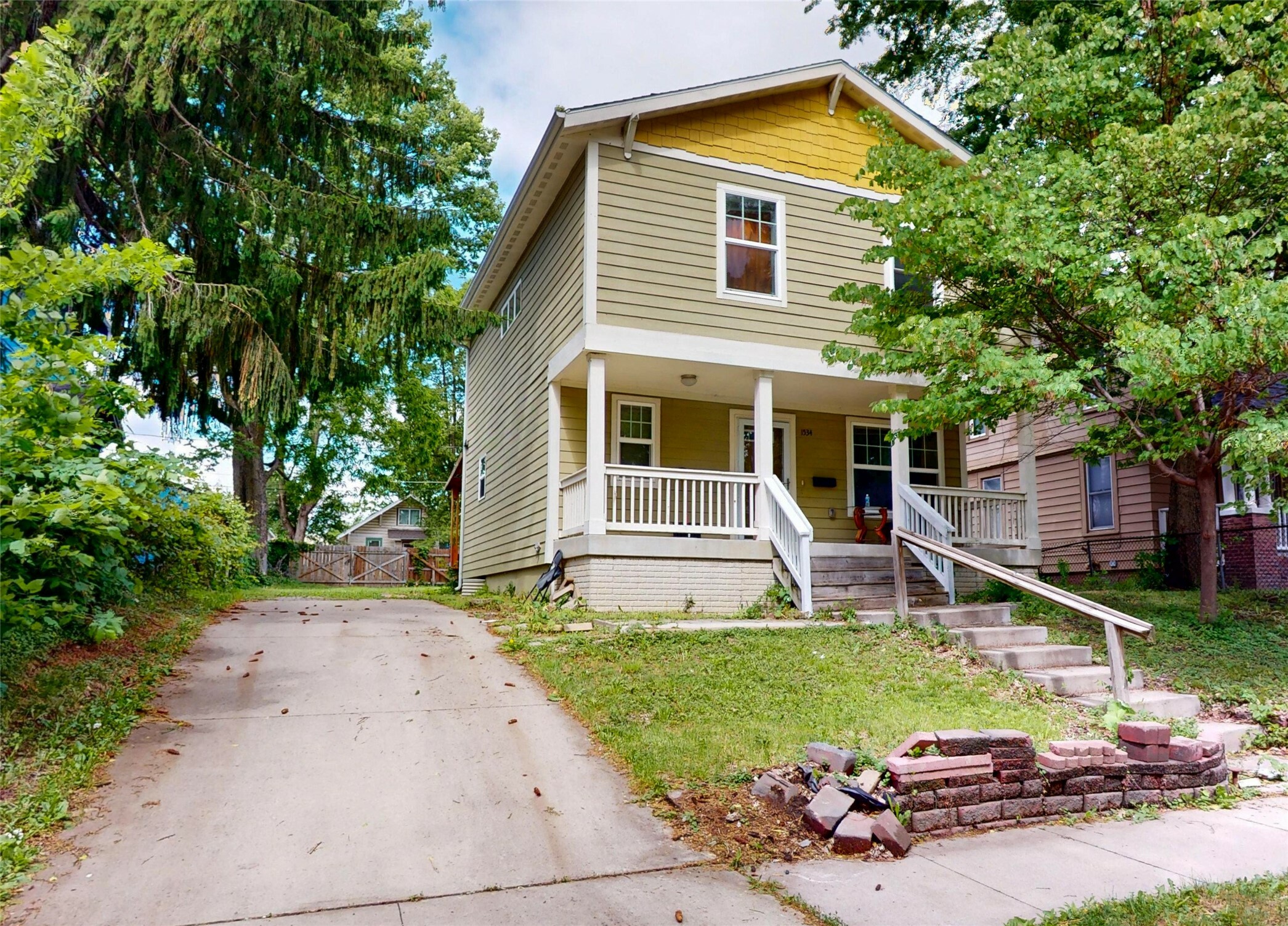 Property Photo: 1534 18th Street IA 50314