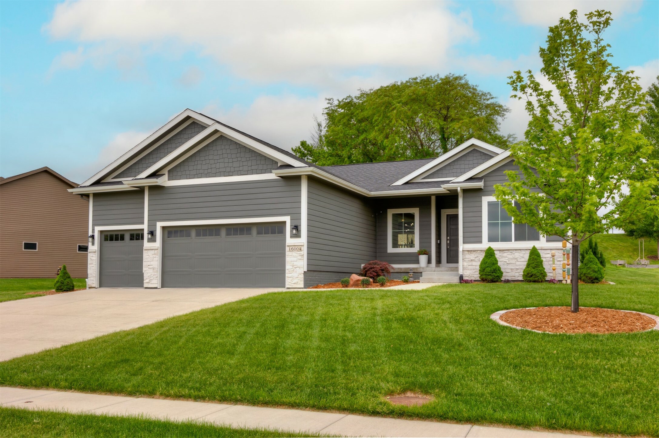 16004 Plum Drive  Urbandale IA 50323 photo