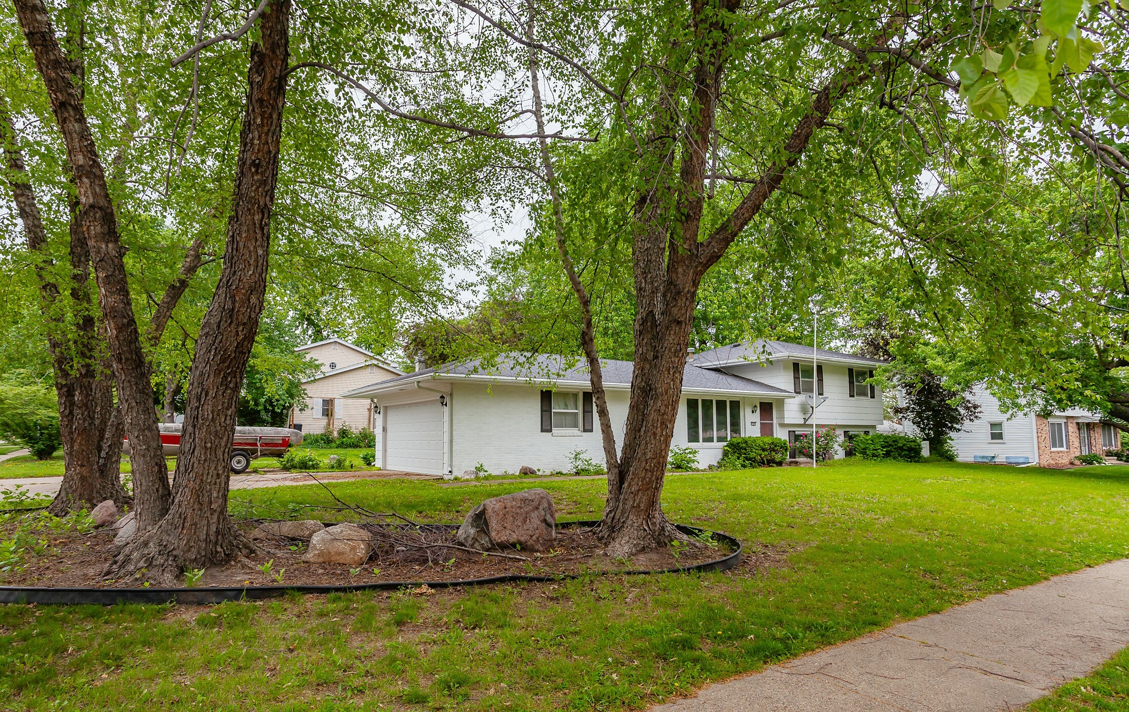 Property Photo: 7405 Aurora Avenue IA 50322