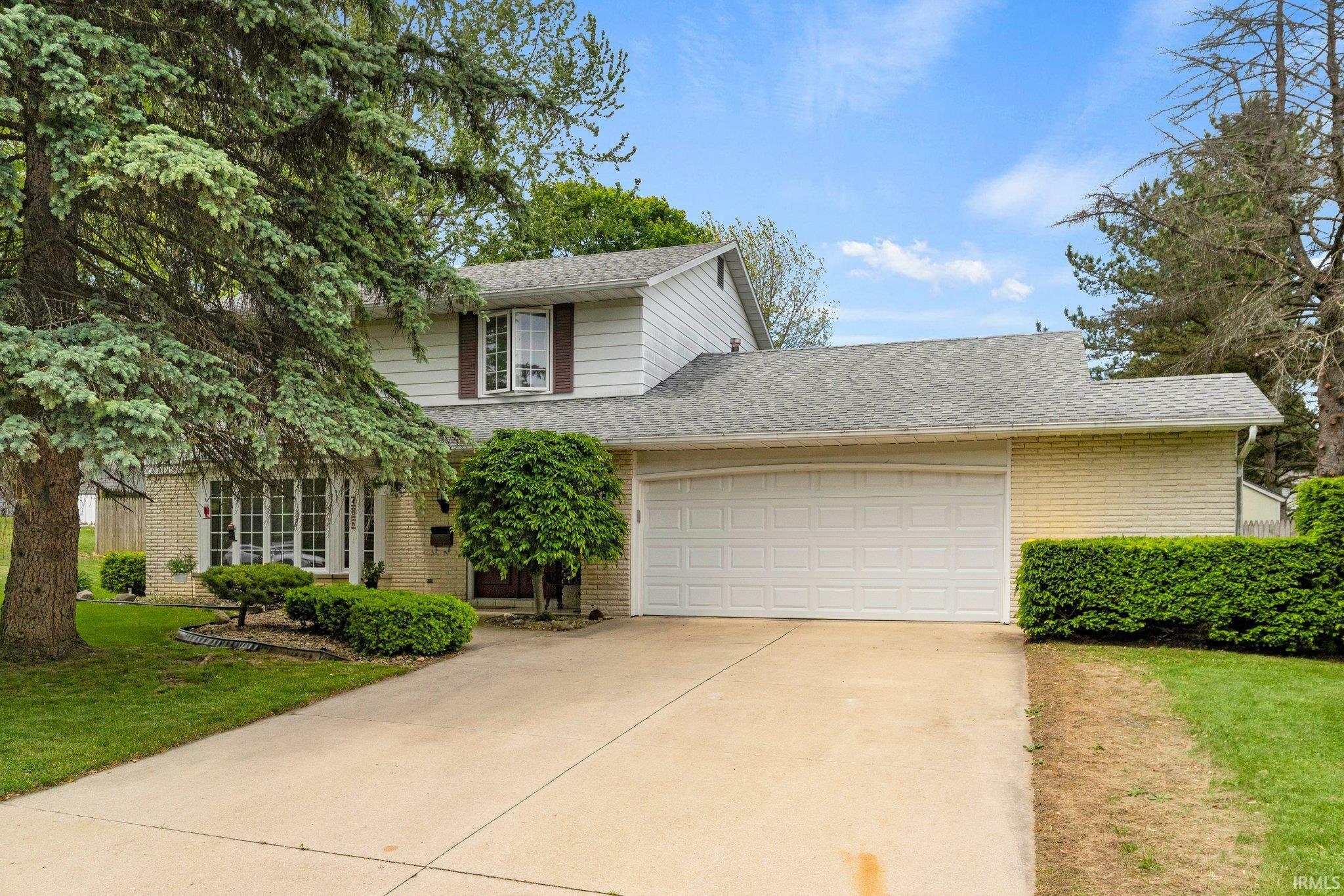 Property Photo:  405 Inglenook Place  IN 46703 