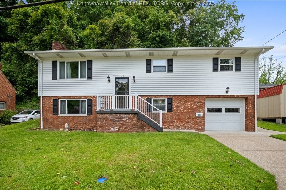 Property Photo:  402 Mountain Shadow Road  WV 25303 