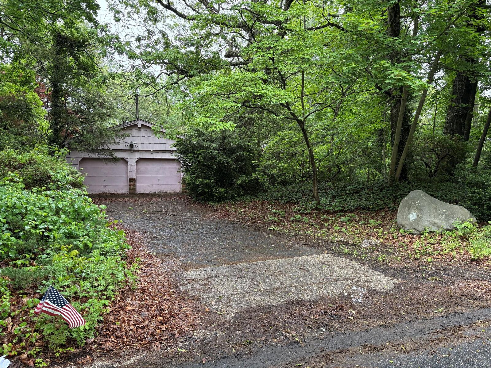 Property Photo:  5 Chatham Place  NY 11746 