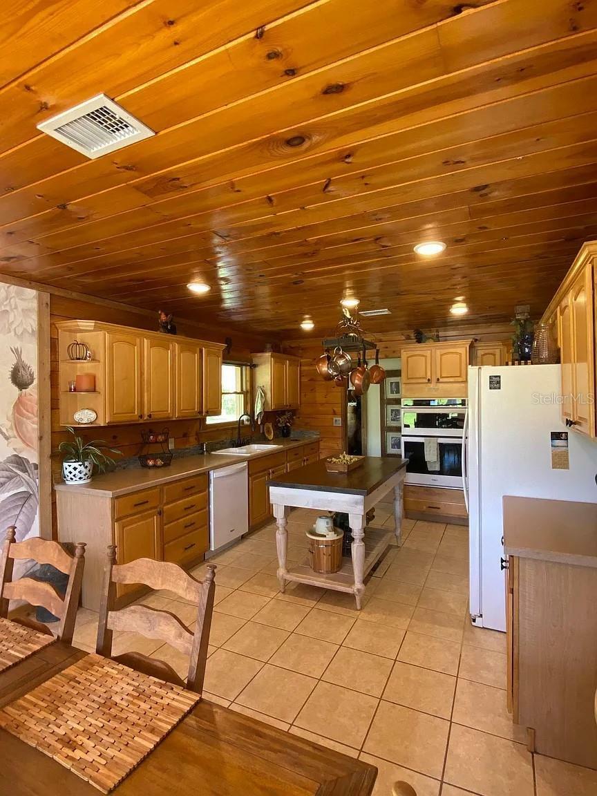 Property Photo: 2165 Mullet Lake Park Road FL 32732