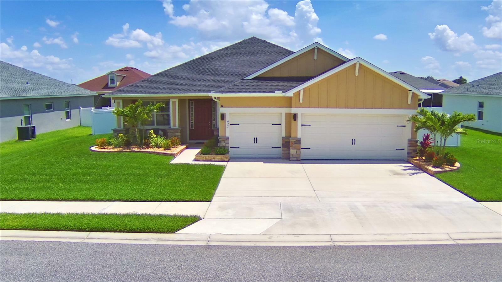 Property Photo: 421 Riders Loop FL 33823