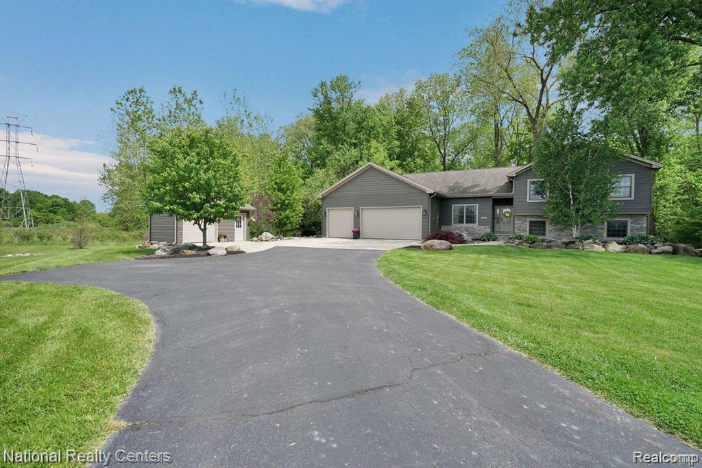 Property Photo: 5257 Brookshire Drive MI 48003 8797