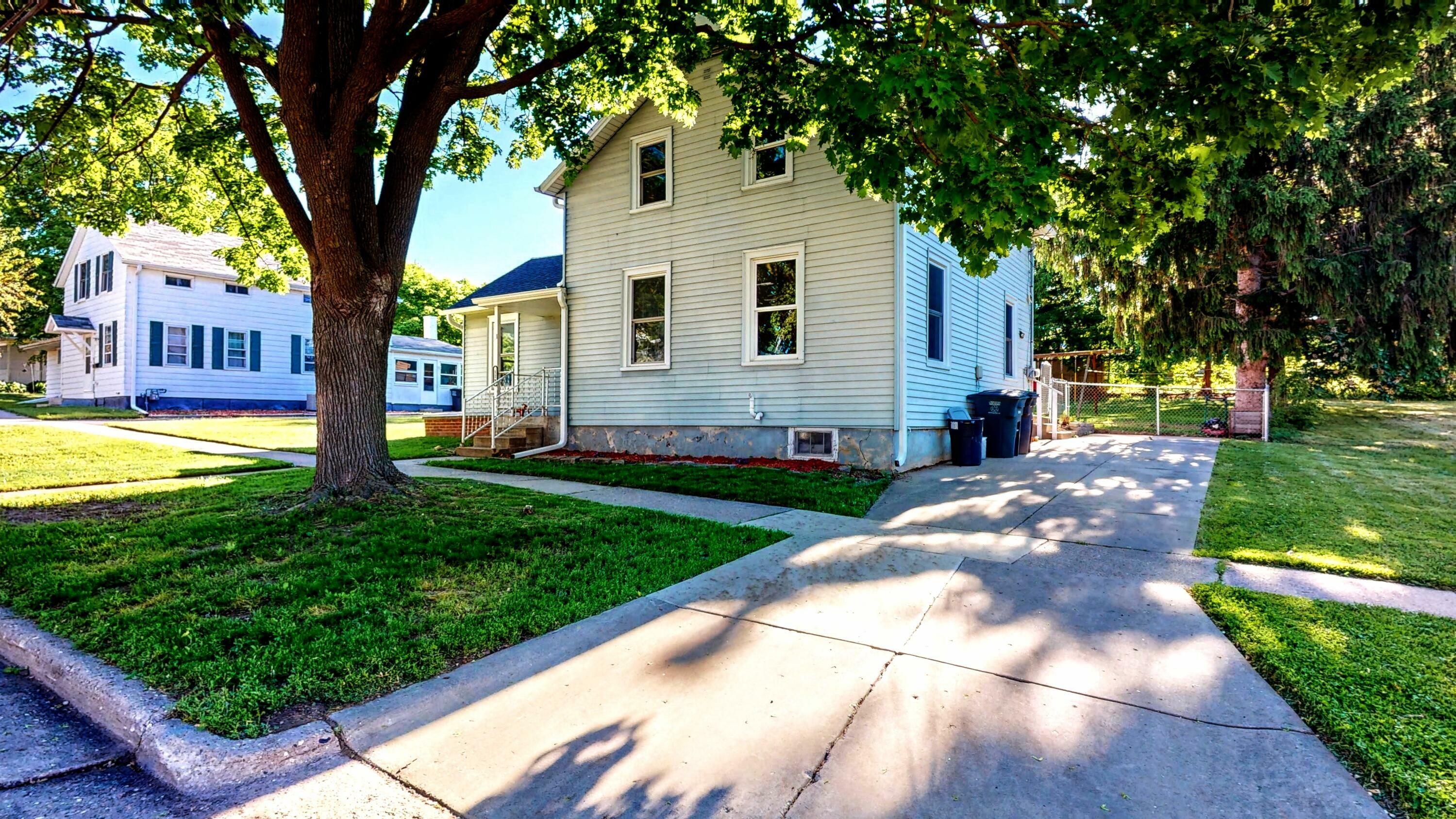 Property Photo: 126 N Wilson Ave WI 53549