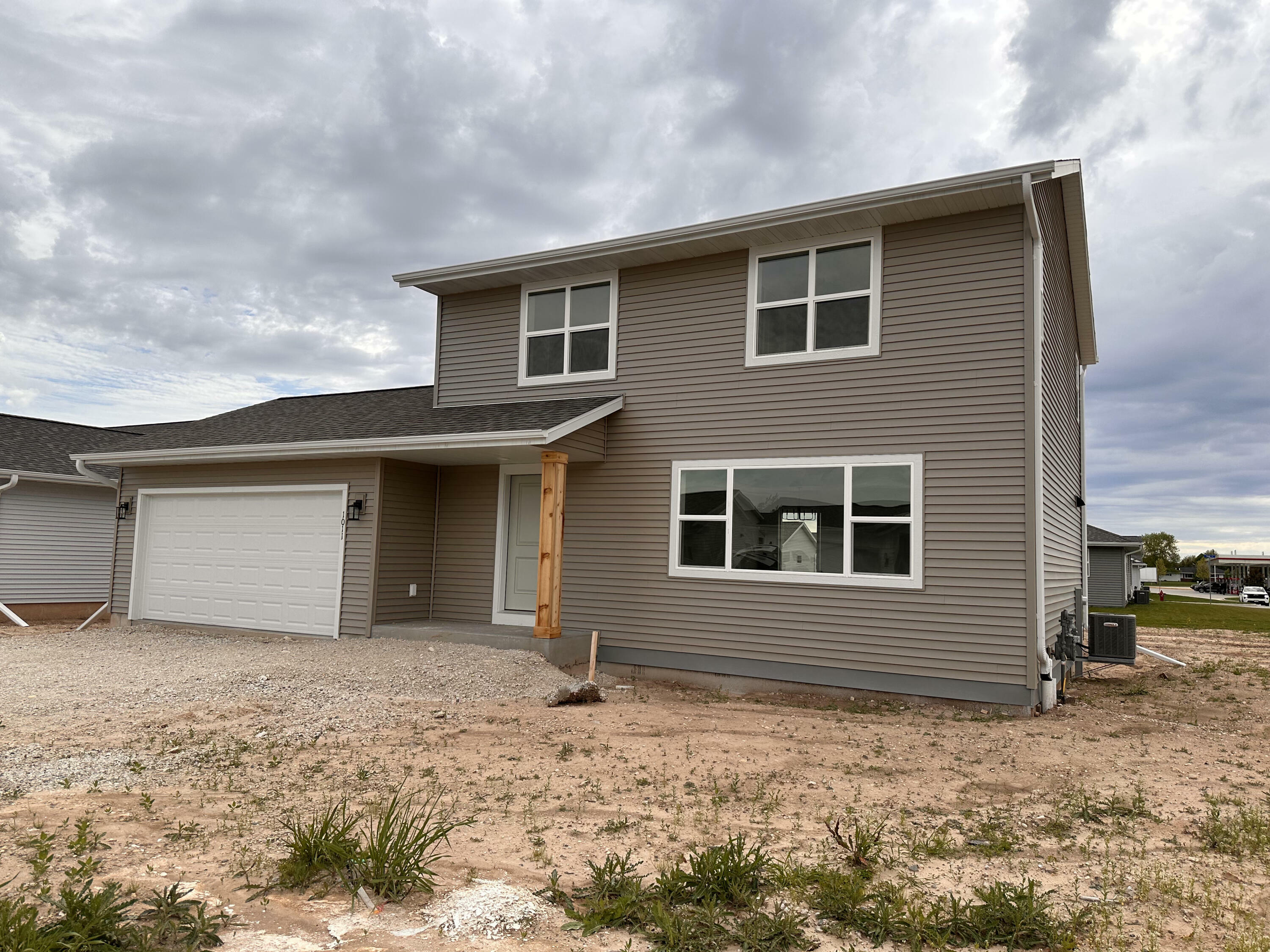 Property Photo: 1011 McNish Ct WI 53085