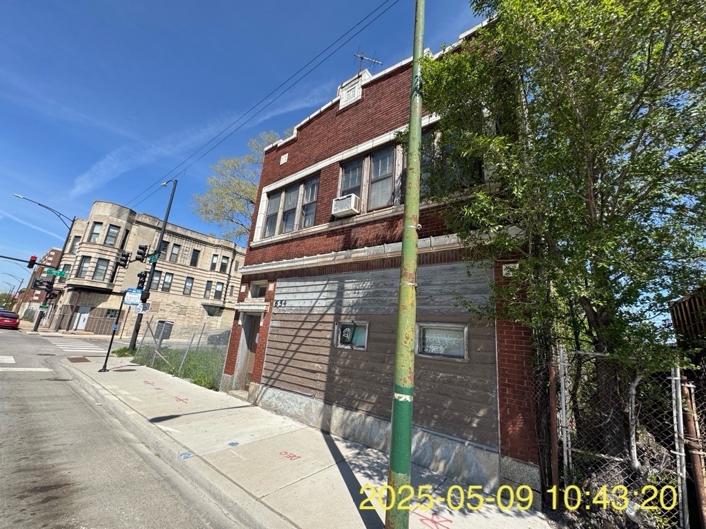 Property Photo: 654 W 47th Street IL 60609