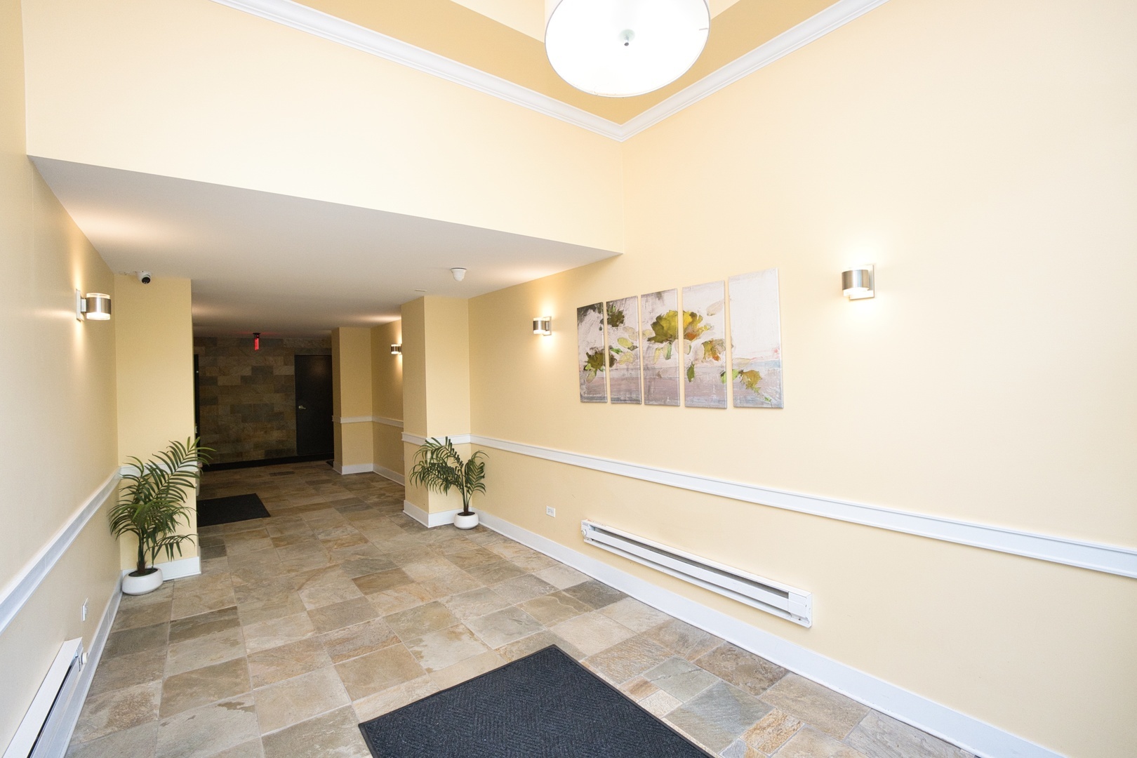 Property Photo: 207 E 31st Street 2B IL 60616