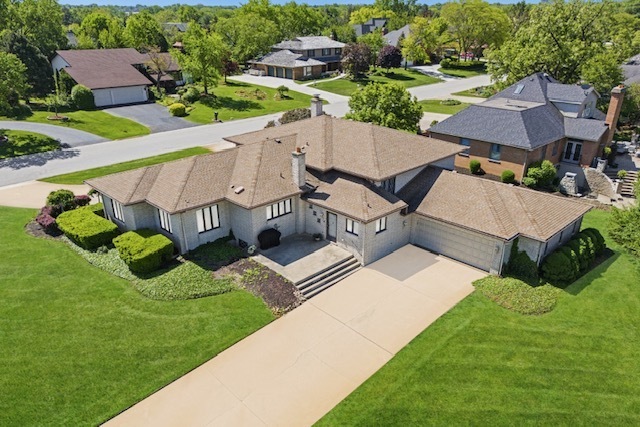 Property Photo: 2 Hamilton Lane IL 60523