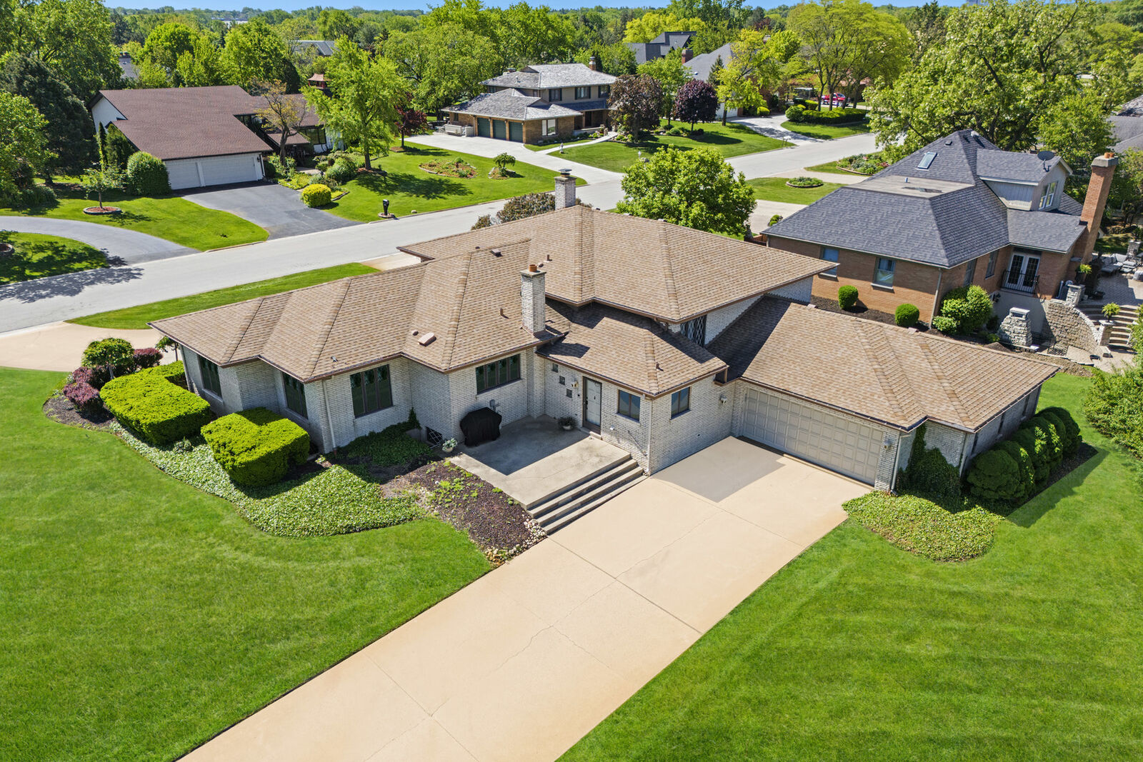 Property Photo:  2 Hamilton Lane  IL 60523 