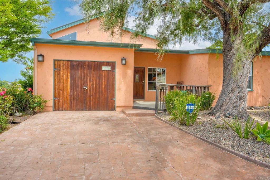 Property Photo: 3850 Hiawatha Way CA 92117